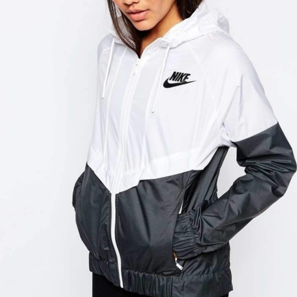 Nike Women’s Windrunner Black White Windbreaker Jacket Size S